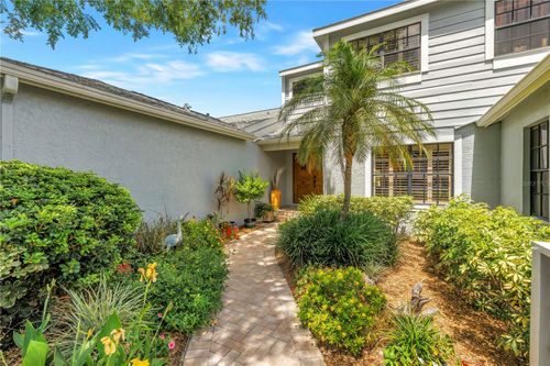 990 San Carlos Ct Ne, ST PETERSBURG, FL, 33702-2785 | Card Image