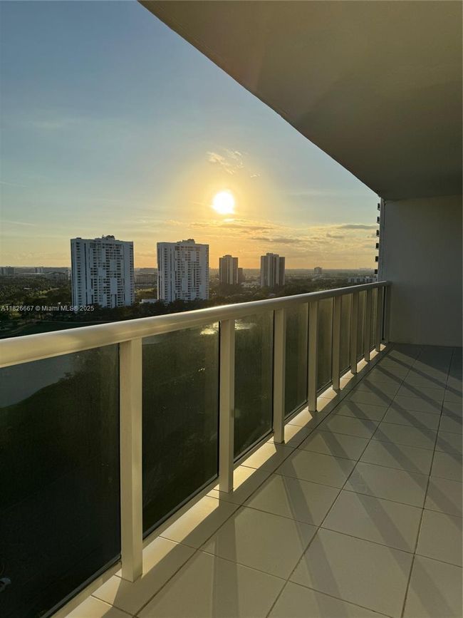 APT-1906 - 3675 N Country Club Dr, Condo with 2 bedrooms, 2 bathrooms and null parking in Aventura FL | Image 60