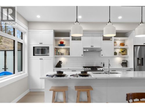 6-3220 Hilltown Dr, Kelowna, BC, V1V0C6 | Card Image