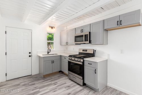 1014 N Grande Ave, Tucson, AZ, 85745-2402 | Card Image