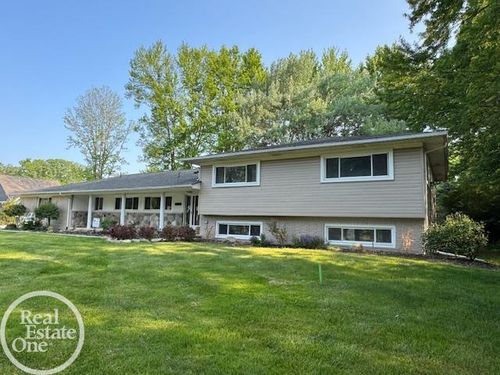 2403 Square Lake Rd, TROY, MI, 48085-3935 | Card Image
