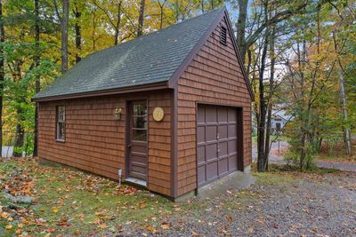 Detached one car garage | Image 2