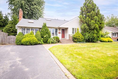 10 Seneca Dr, Massapequa, NY, 11758-1026 | Card Image
