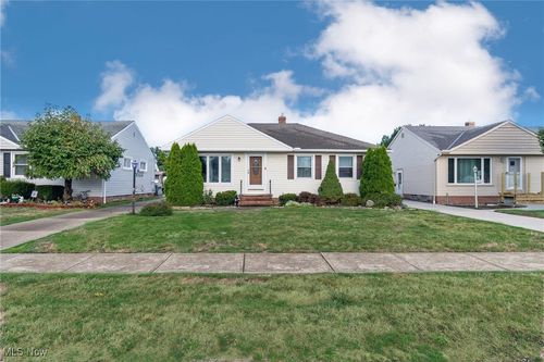 29459 Vinewood Dr, Wickliffe, OH, 44092-2239 | Card Image