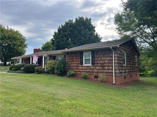 277 Simpson Mill Rd, Mount Airy, NC, 27030-8523 | Card Image