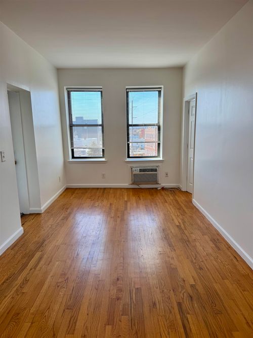 apt-3d-43 Van Wagenen Ave, Jersey City, NJ, 07306-5652 | Card Image