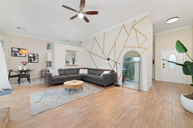 36 N Rain Forest Ct, House other with 4 bedrooms, 2 bathrooms and 2 parking in Spring TX | Image 4