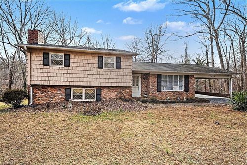 406 E Wellington Ln, Walnut Cove, NC, 27052-6885 | Card Image