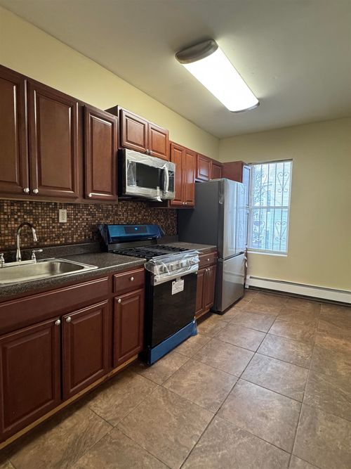 2-101 1/2 Ocean Ave, Jersey City, NJ, 07305-2584 | Card Image