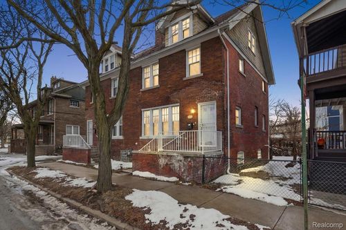 8214 Brush St, Detroit, MI, 48202-2504 | Card Image