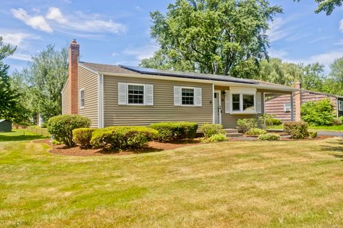 33 Chester Dr, Windsor Locks, CT, 06096-1215 | Card Image