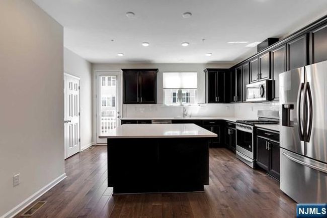 12-10 Plaza Rd, Townhouse with 3 bedrooms, 4 bathrooms and null parking in Fair Lawn NJ | Image 7