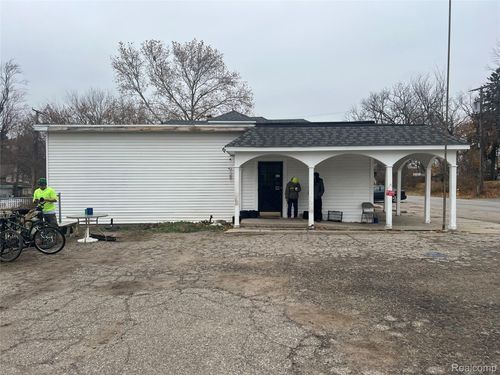 323 Jefferson St, Lapeer, MI, 48446-1812 | Card Image