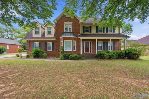 102 Redcliffe Dr Nw, Huntsville, AL, 35806-4016 | Card Image