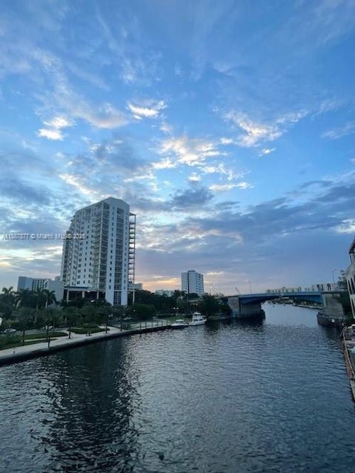 phi03-10 Sw South River Dr, Miami, FL, 33130-4800 | Card Image