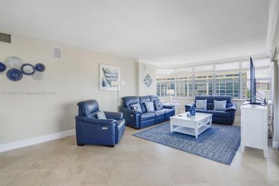 10E - 1985 S Ocean Dr, Condo with 3 bedrooms, 2 bathrooms and null parking in Hallandale Beach FL | Image 3