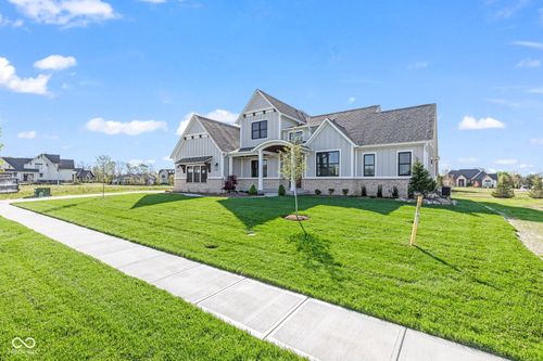 8083 Easton Ln, Zionsville, IN, 46077-7952 | Card Image