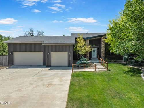 6431 2nd Avenue E, Williston, ND, 58801 | Card Image