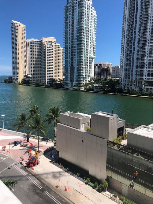 l-608-300 S Biscayne Blvd, Miami, FL, 33131-5312 | Card Image