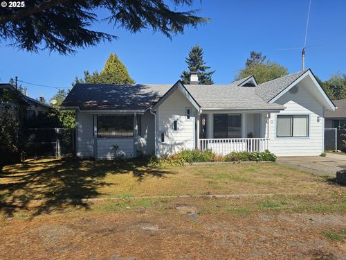 430 Pine St, Brookings, OR, 97415-9045 | Card Image