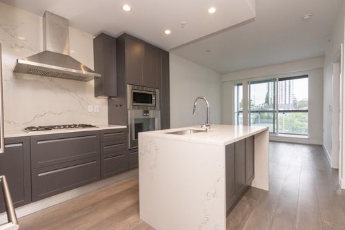 305-5733 Alberta Street, Vancouver, BC, V5Y0M3 | Card Image