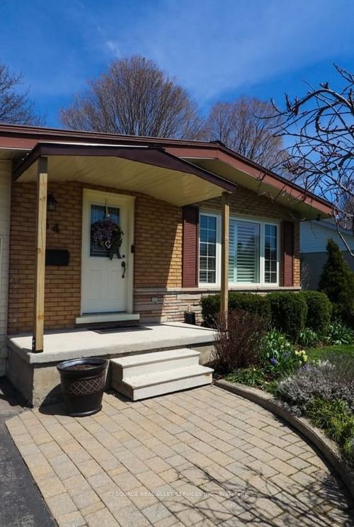 54 First St W, Elmira, ON, N3B1G6 | Card Image