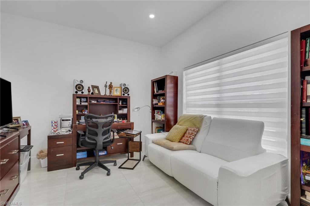 Residential in NAPLES 3