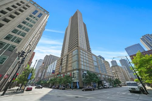 2010-545 N Dearborn St, Chicago, IL, 60654-5835 | Card Image