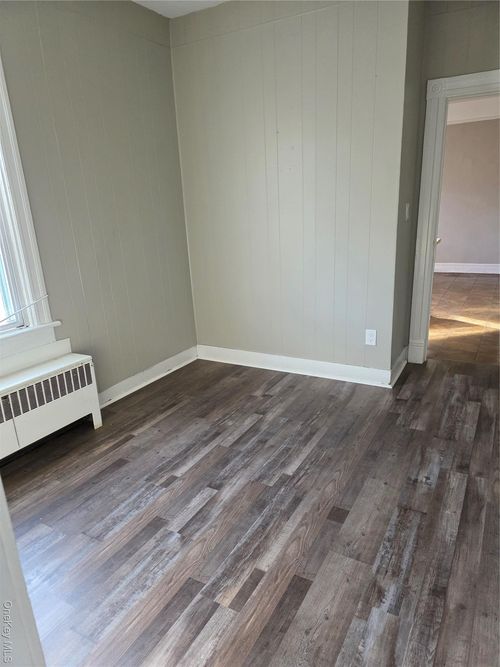 18 Davis St, Poughkeepsie, NY, 12601-2072 | Card Image