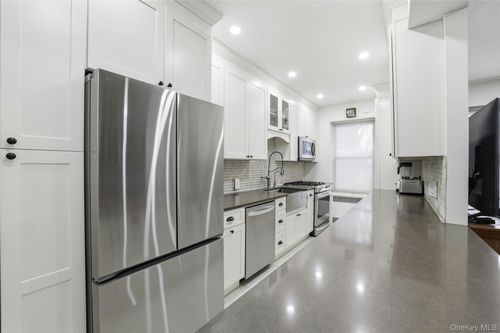 2l-25 31st Ave, Astoria, NY, 11106 | Card Image