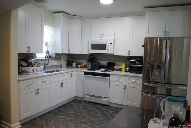 4337 Throne, House other with 4 bedrooms, 4 bathrooms and null parking in Von Ormy TX | Image 11