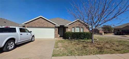 9200 Diane Dr, White Settlement, TX, 76108-7062 | Card Image