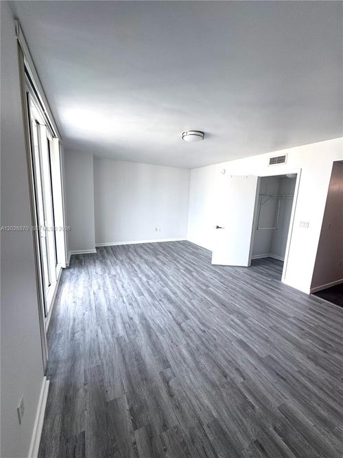 3303-50 Biscayne Blvd, Miami, FL, 33132-2940 | Card Image