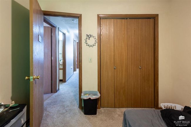 2556 Candlecrest Cir, Condo with 5 bedrooms, 3 bathrooms and null parking in Manhattan KS | Image 15