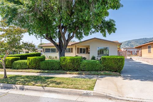 2015 E Petunia St, Glendora, CA, 91740-4640 | Card Image
