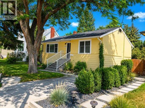 1935 Carruthers St, Kelowna, BC, V1Y3B7 | Card Image