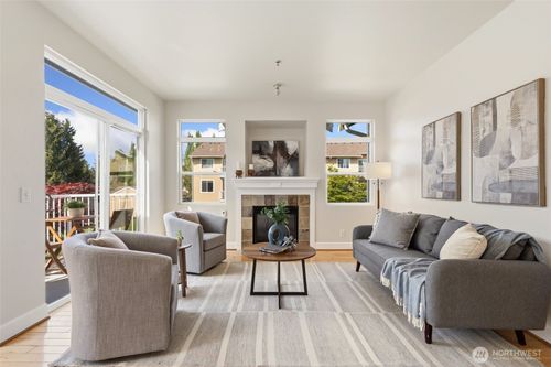 551 241st Ln Se, Sammamish, WA, 98074-3681 | Card Image