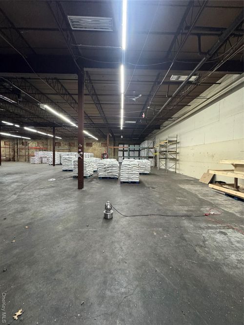 70 Somerset Ave, Hicksville, NY, 11801-5248 | Card Image