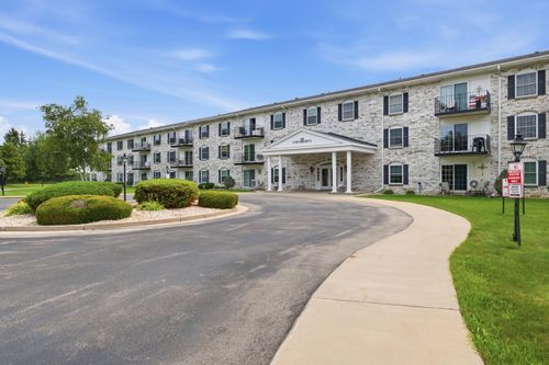 151 N University Dr, West Bend, WI, 53095-2969 | Card Image