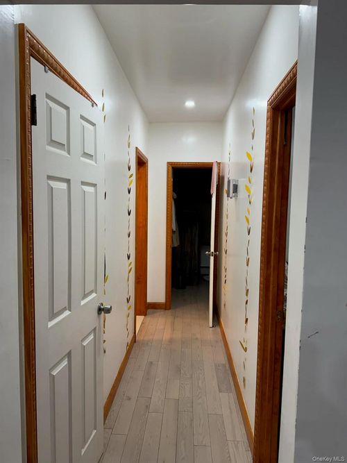 9001 184th Pl, Hollis, NY, 11423-2418 | Card Image