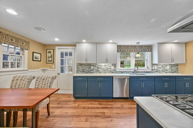 2214 Huntington Tpke, House other with 3 bedrooms, 2 bathrooms and null parking in Trumbull CT | Image 7