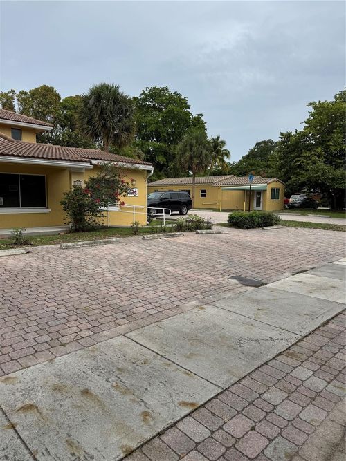 1848 Se 1st Ave, Fort Lauderdale, FL, 33316-2875 | Card Image