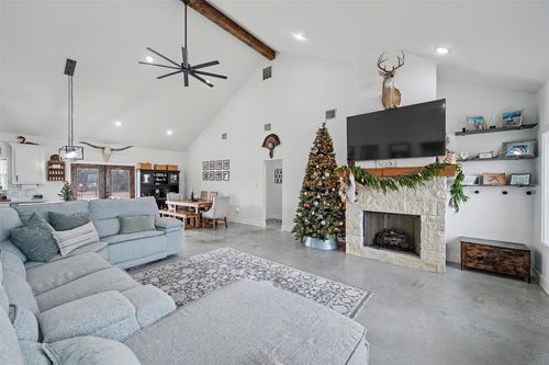 2011 County Road 1590, Alvord, TX, 76225-4001 | Card Image