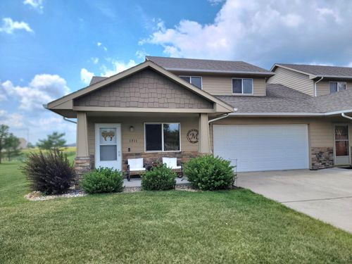 1711 Nicklaus Dr, ABERDEEN, SD, 57401-9110 | Card Image
