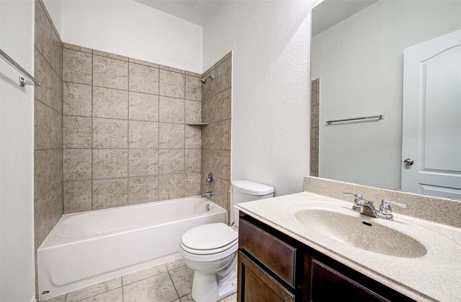 Full bathroom with vanity and bathing tub / shower combination | Image 13