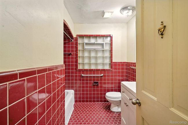 2332 Nolen Dr, House other with 5 bedrooms, 2 bathrooms and null parking in Flint MI | Image 4