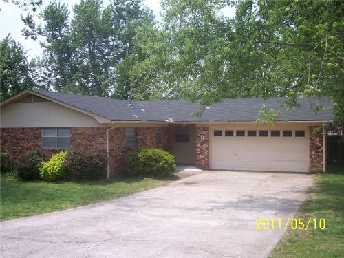 328 Rodric Cir, Siloam Springs, AR, 72761-2515 | Card Image