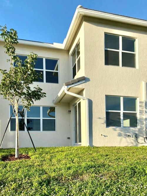 4984 Greenway Dr, Hollywood, FL, 33021-2147 | Card Image