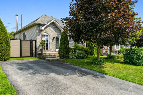 289 Rue De La Châtelaine, House with 3 bedrooms, 1 bathrooms and null parking in Saint Jérôme QC | Card Image