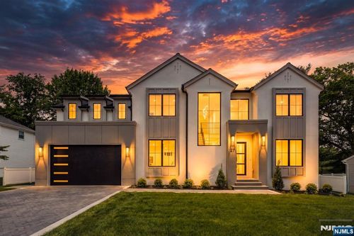 27 Garret Pl, Glen Rock, NJ, 07452-3618 | Card Image